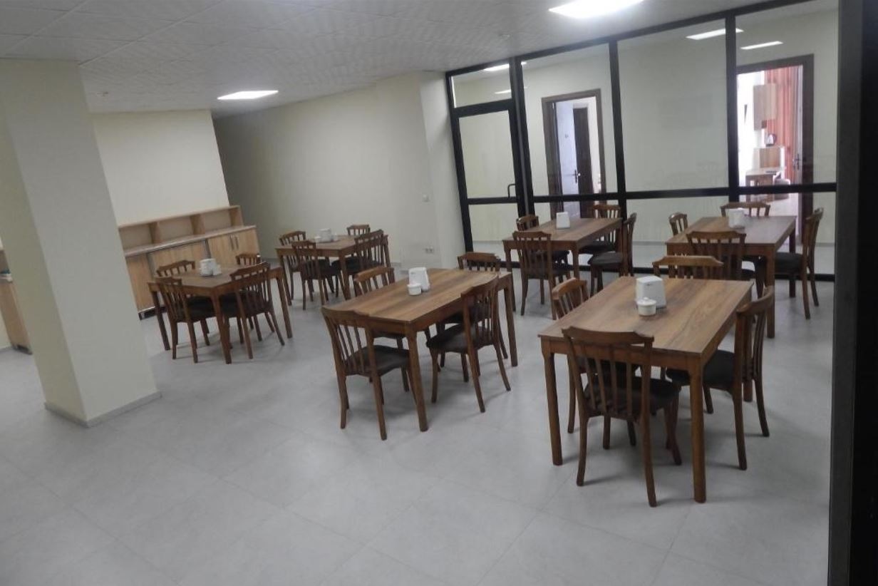 restaurants-restaurant