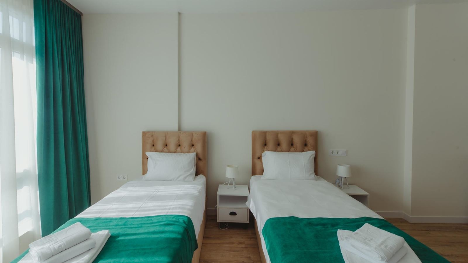 rooms-dbltwin-standart-seapool-view