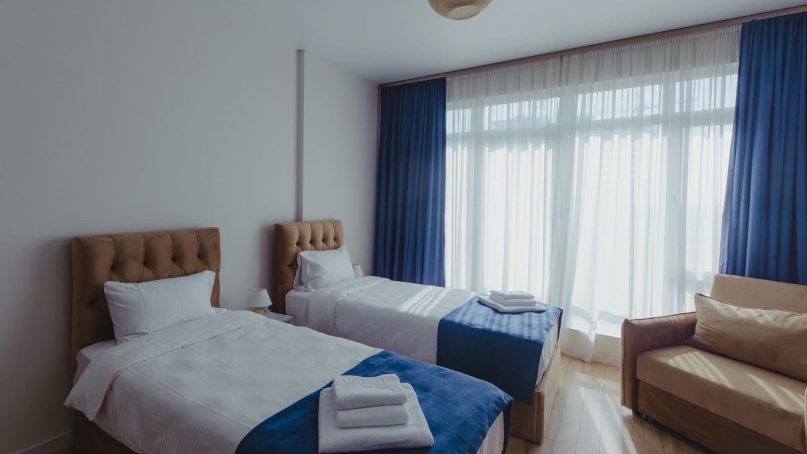 rooms-dbltwin-standart-seapool-view