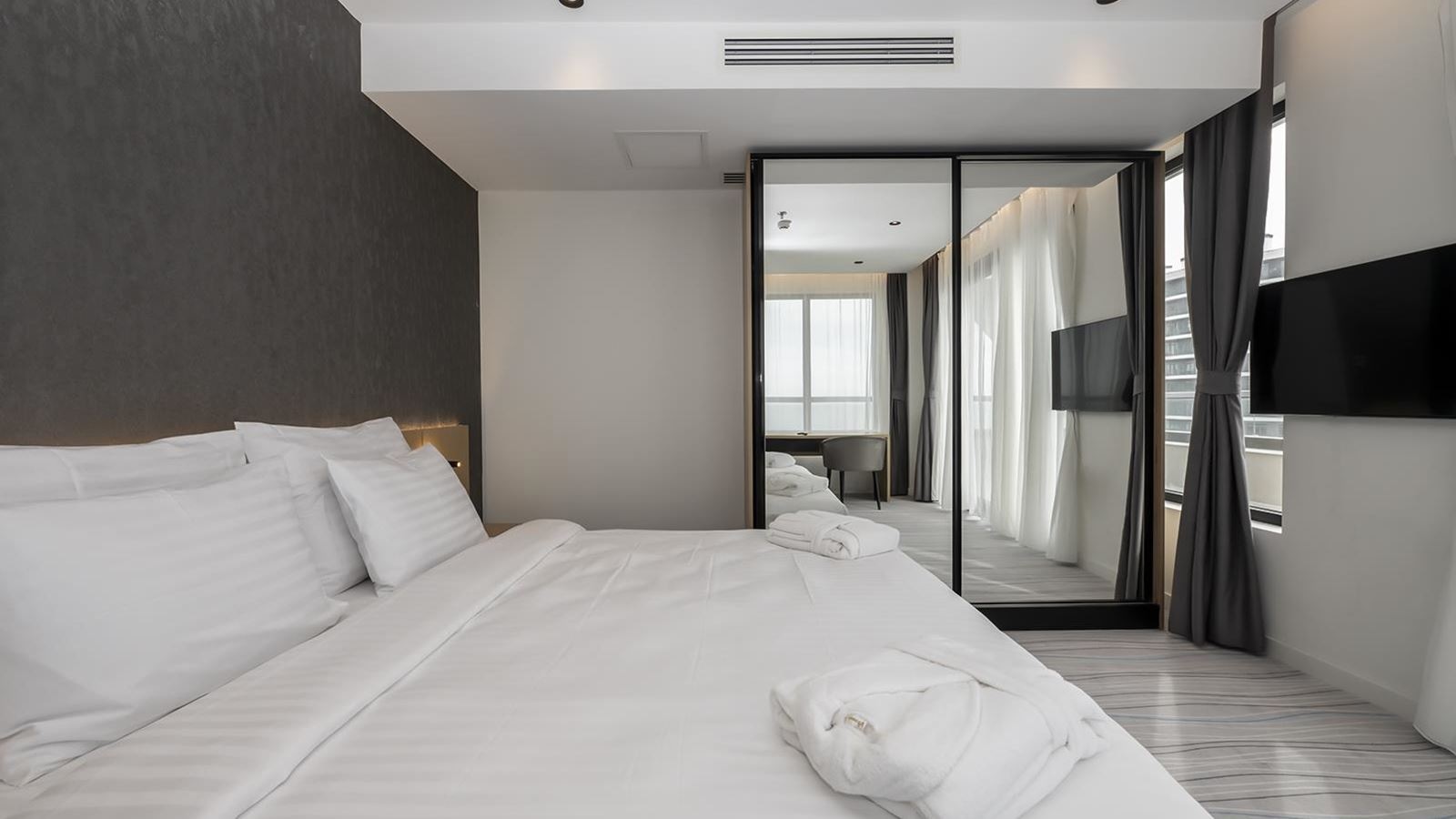 rooms-two-bedroom-deluxe