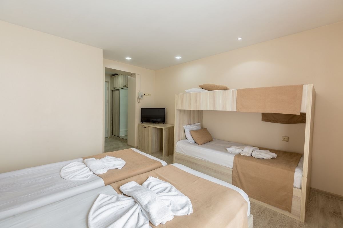 rooms-quadriple-with-sea-views