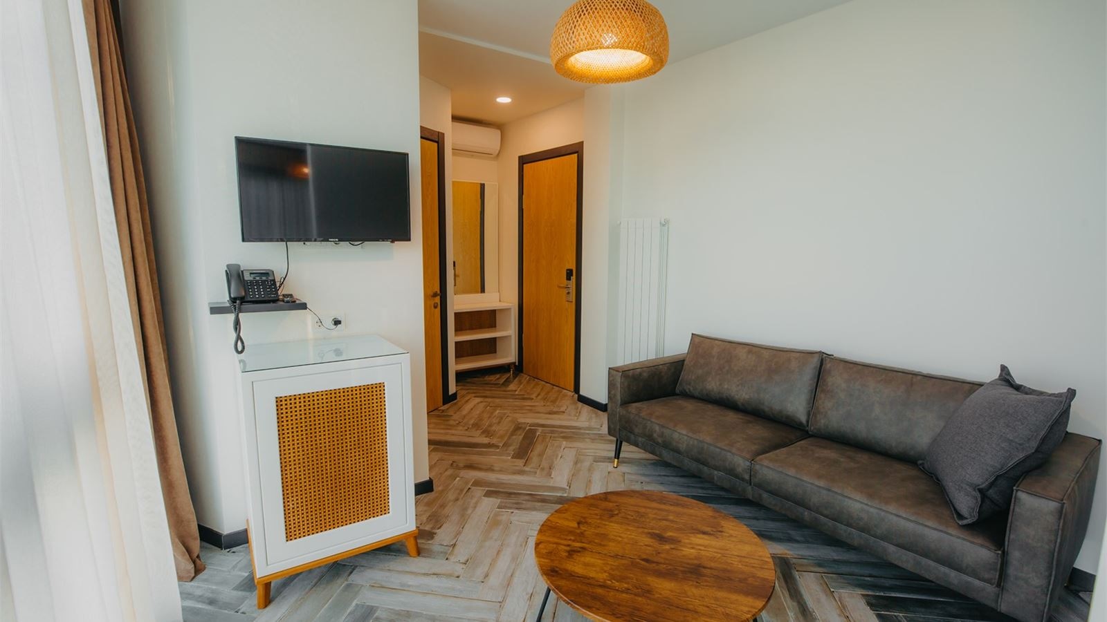 rooms-junior-room-wirh-panorama-view-dbl