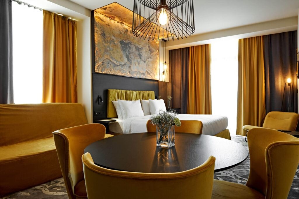 rooms-grand-deluxe-room-trpl