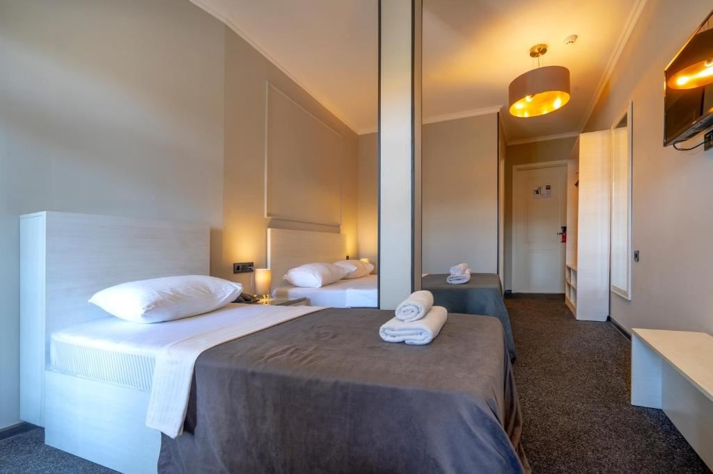 rooms-triple-with-terrace