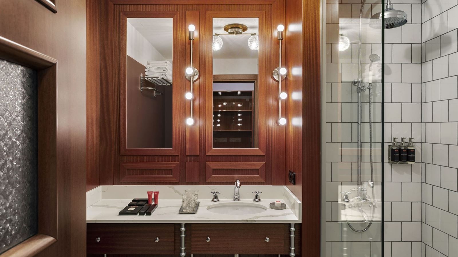 rooms-standard-dbl-with-french-balcony