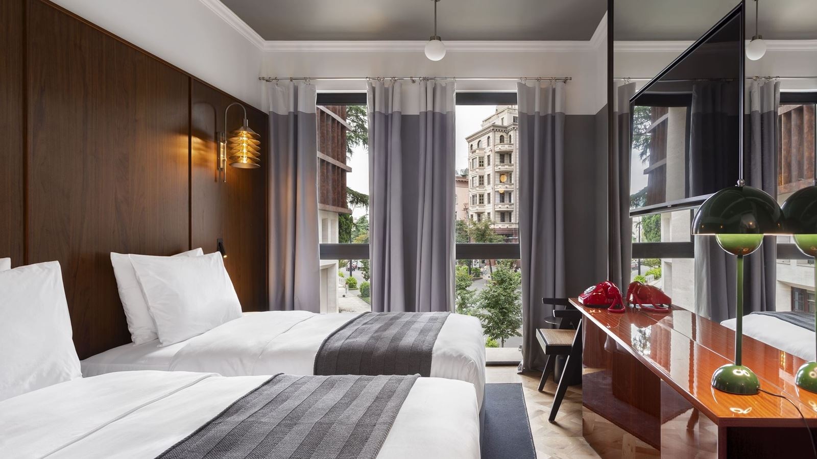 rooms-superior-dbl-twin-with-city-view