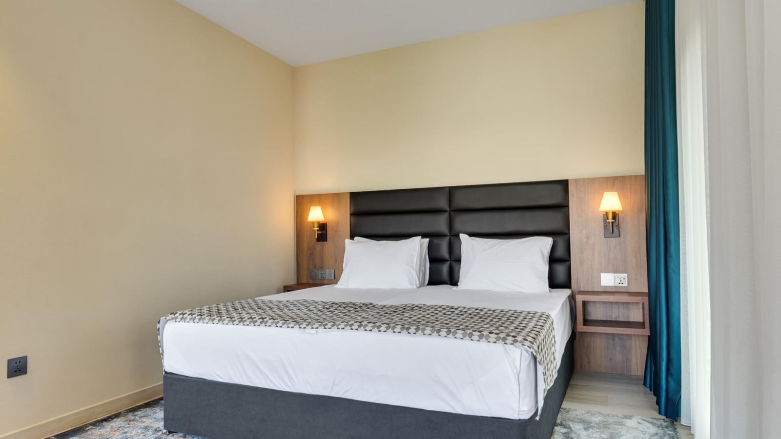 rooms-dbl-suite-with-balcony