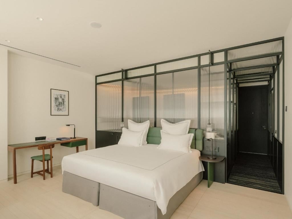 rooms-deluxe-room-with-terrace