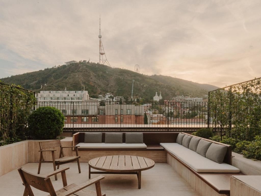 rooms-deluxe-room-with-terrace