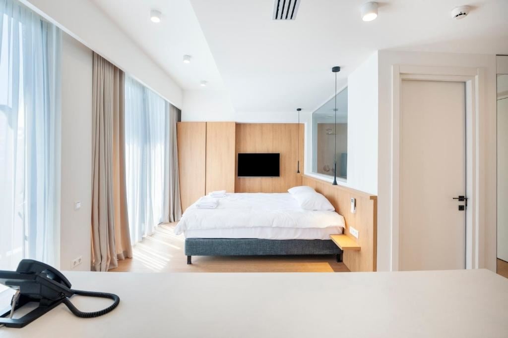 rooms-studio-with-terrace