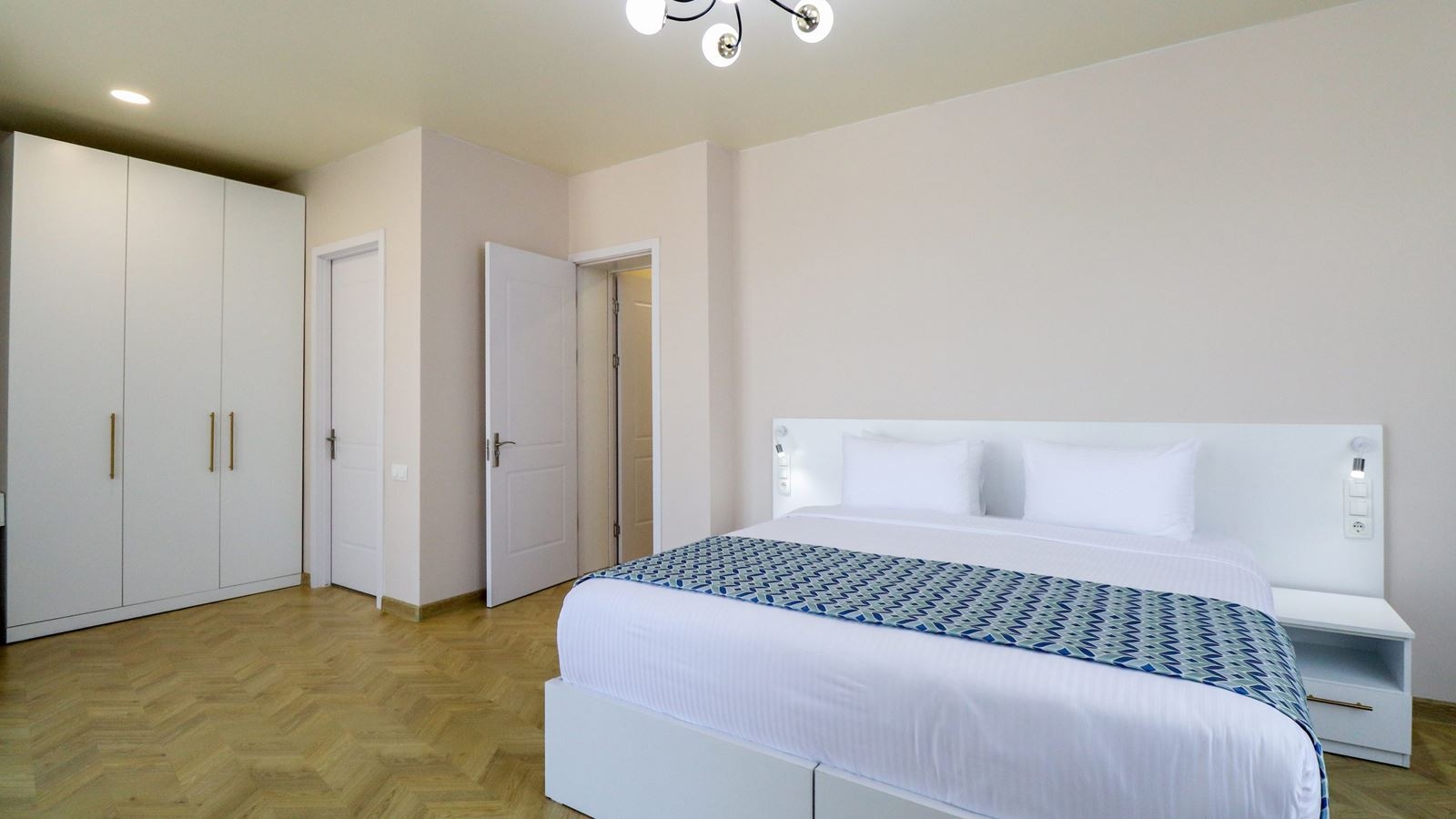 rooms-deluxe-dbltwin-room