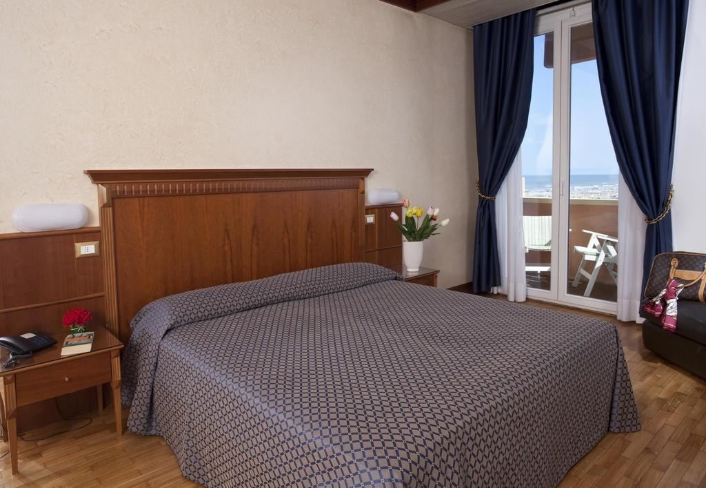 rooms-standard-room-with-balcony