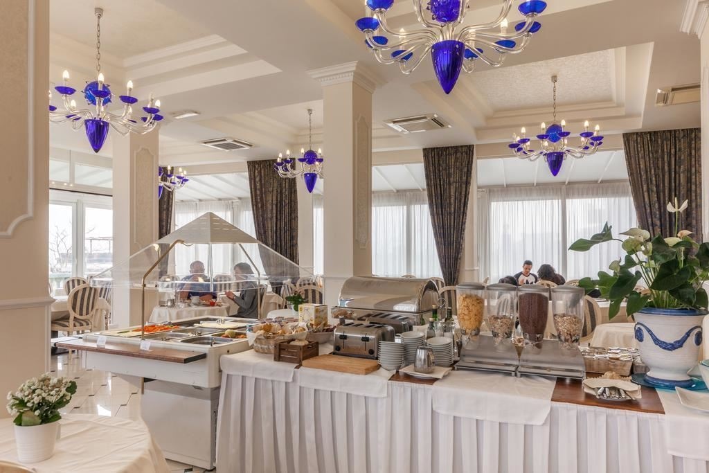 restaurants-restaurant