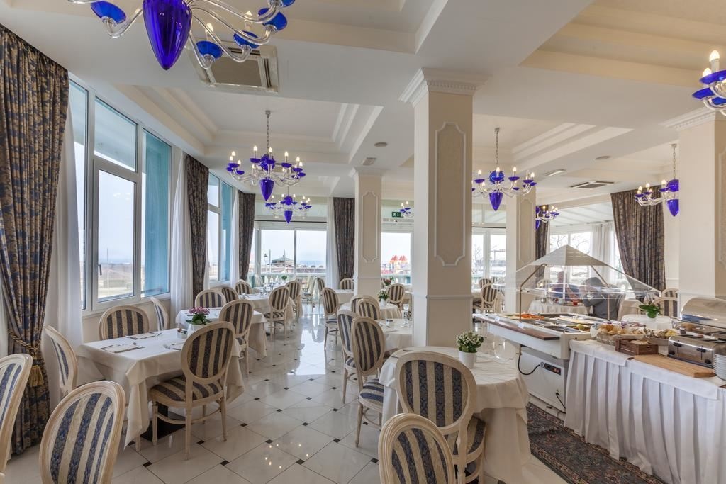 restaurants-restaurant