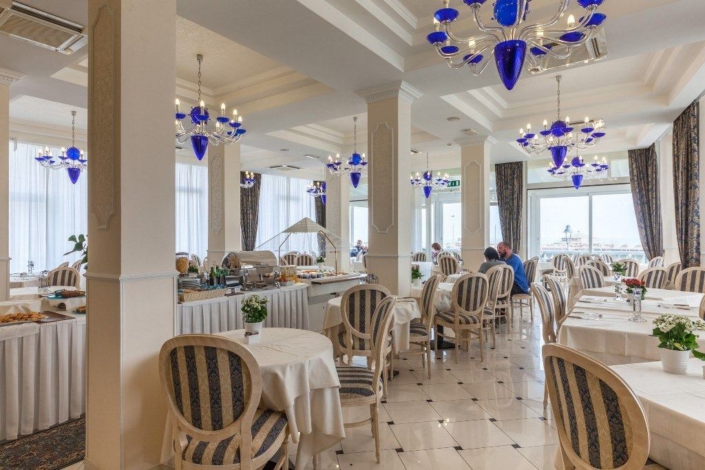 restaurants-restaurant