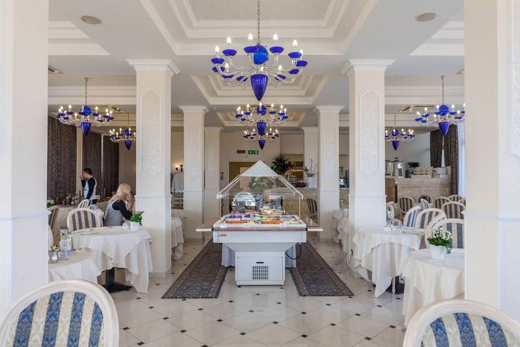 restaurants-restaurant