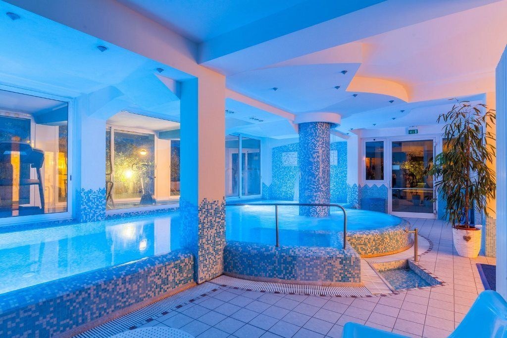 pools-indoor-pool
