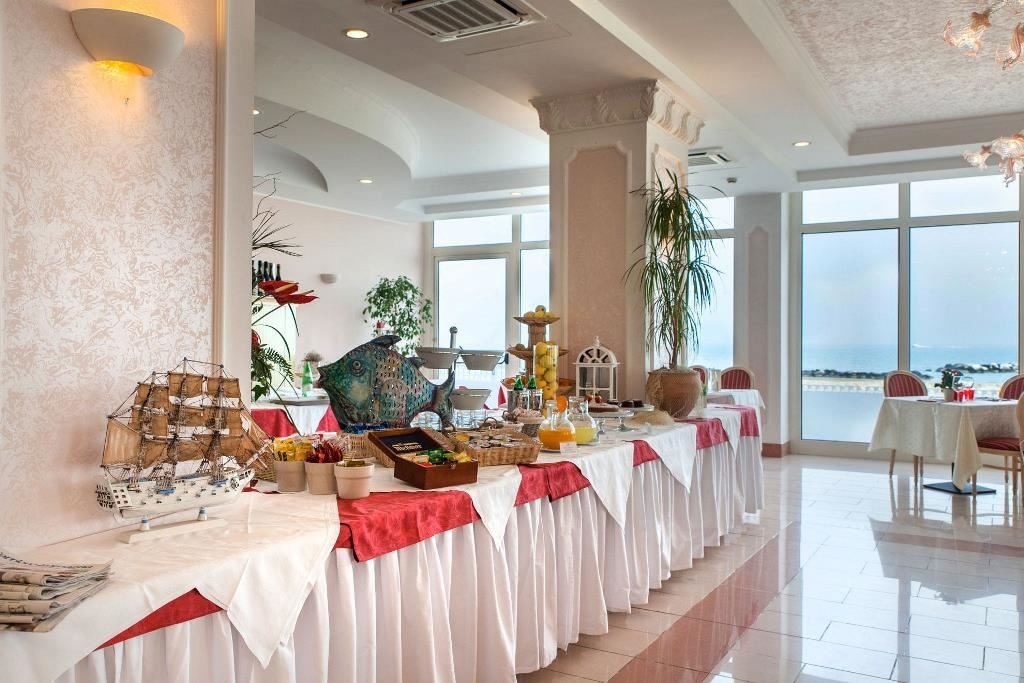 restaurants-restaurant