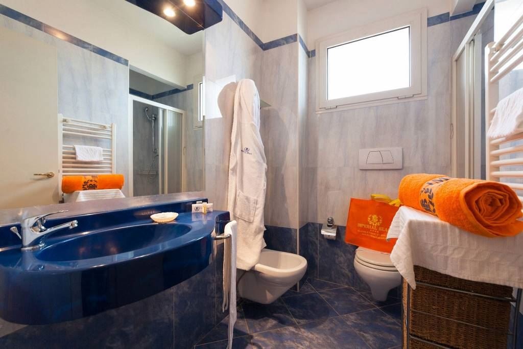 rooms-executive-room-lateral-sea-view-with-balcony