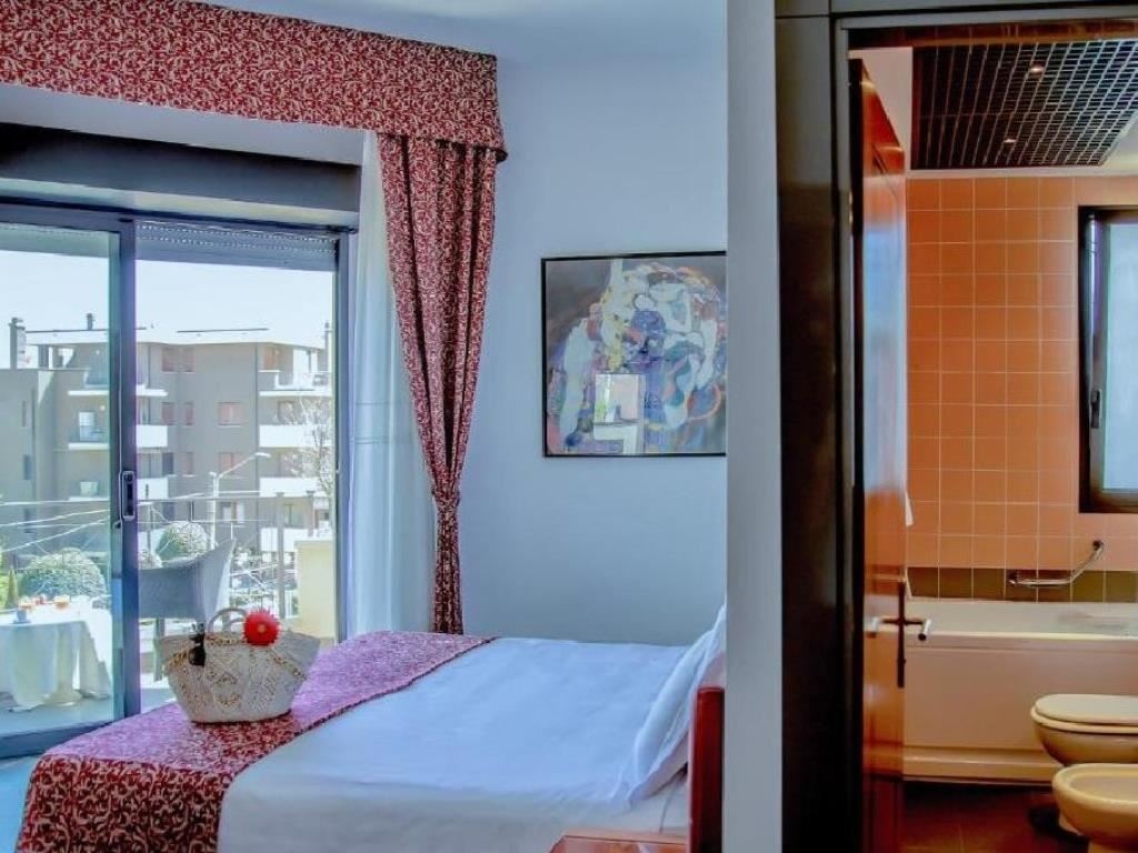 rooms-standard-room-with-balcony