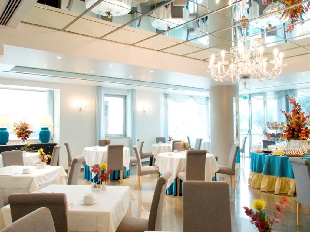 restaurants-restaurant