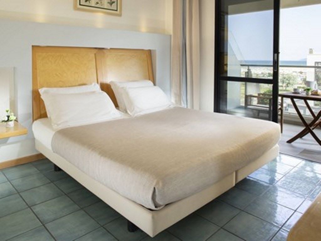 rooms-classic-room-lateral-sea-view-with-balcony