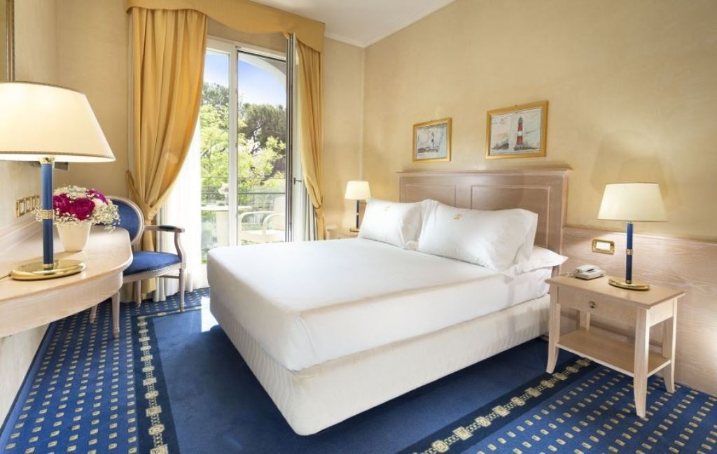 rooms-classic-room-with-balcony