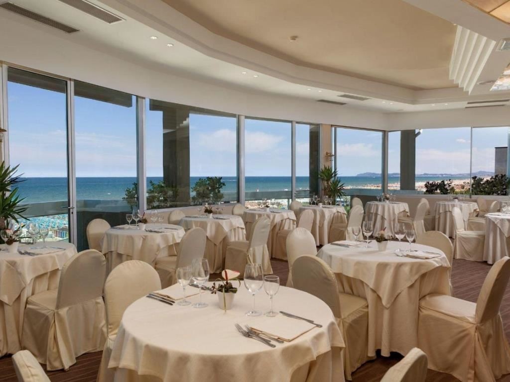 restaurants-restaurant