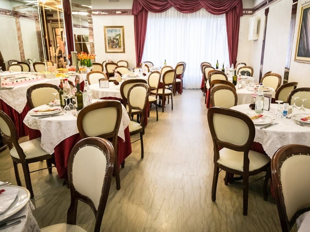 restaurants-restaurant