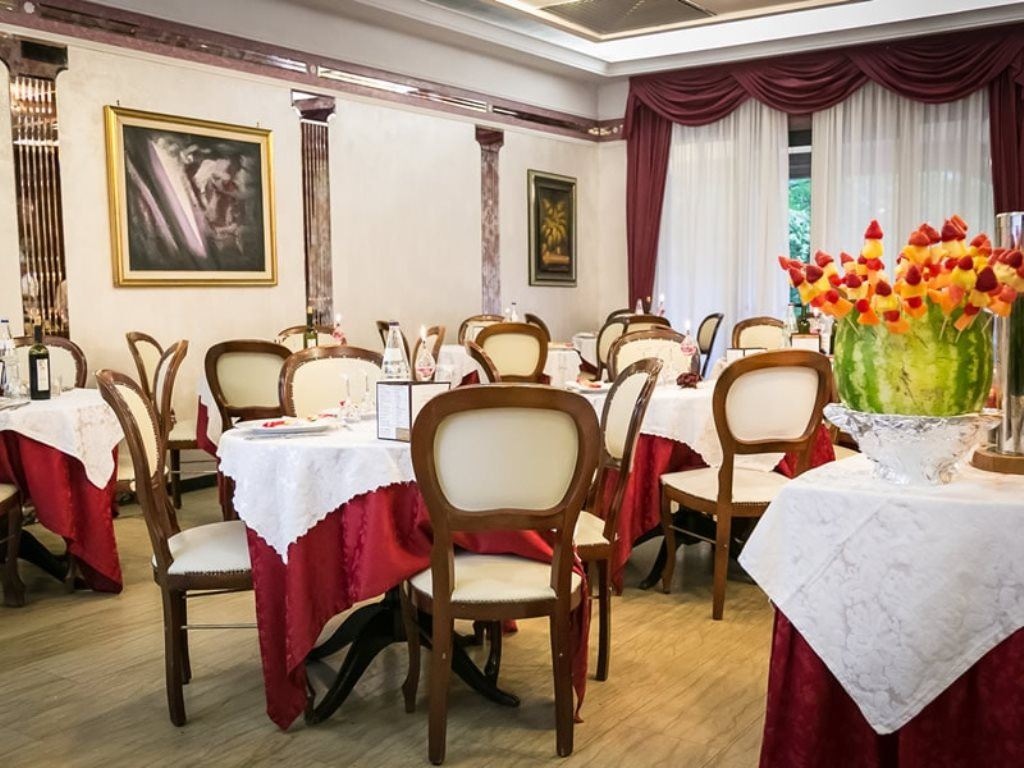 restaurants-restaurant