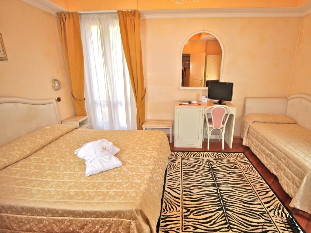 rooms-ambassador-room