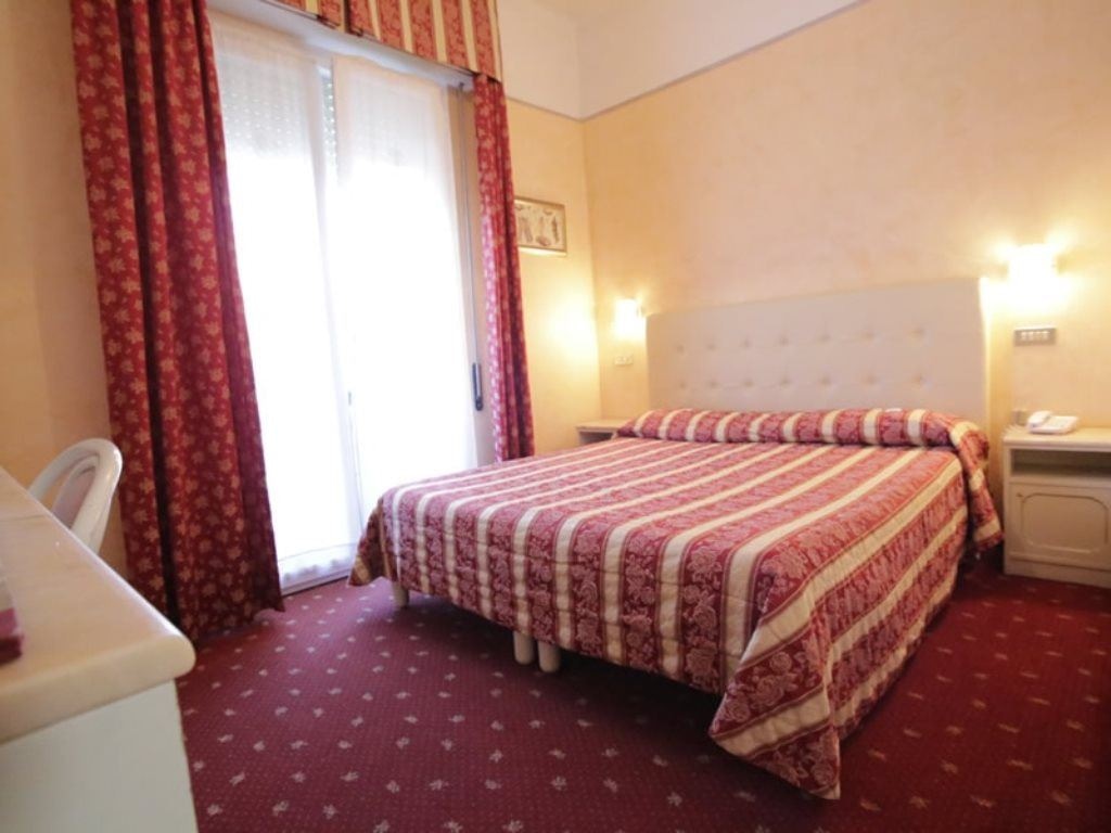 rooms-ambassador-room