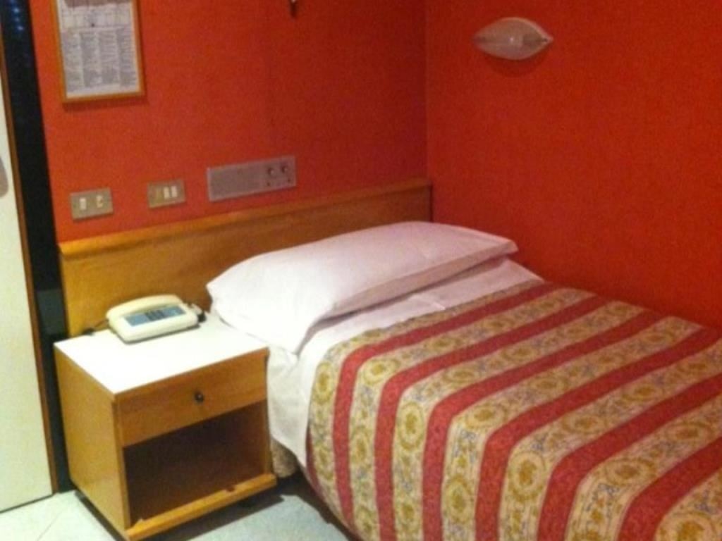 rooms-economy-room-single