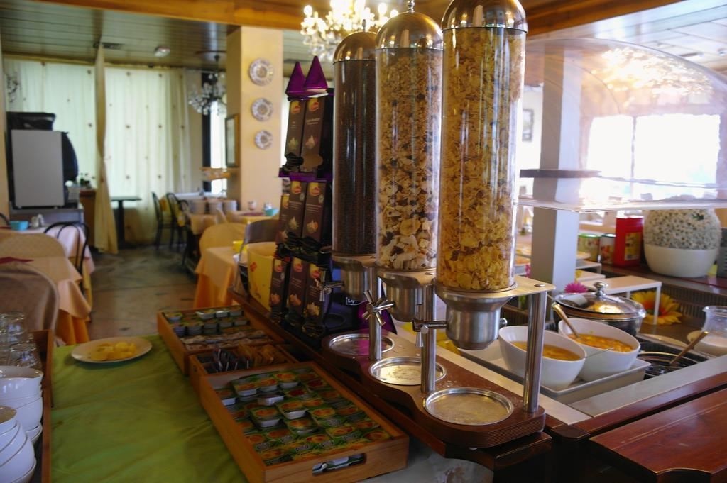 restaurants-restaurant