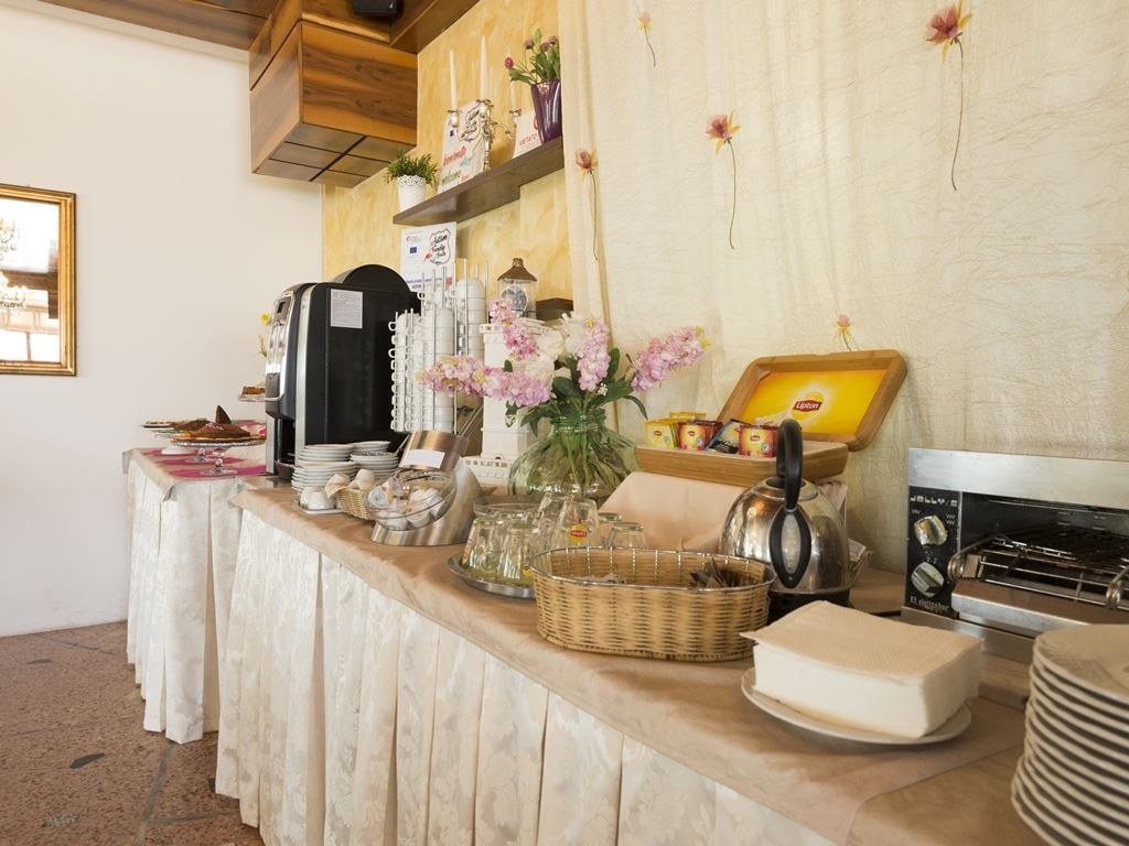 restaurants-restaurant