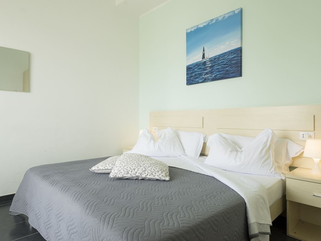 rooms-standard--room-lateral-sea-view-with-balcony