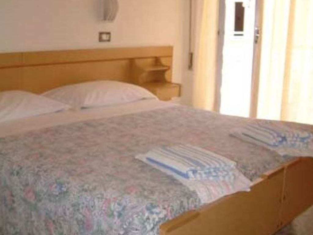 rooms-standard-room-with-balcony-double-single-use