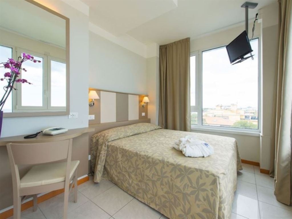 rooms-comfort-plus-room-lateral-sea-view