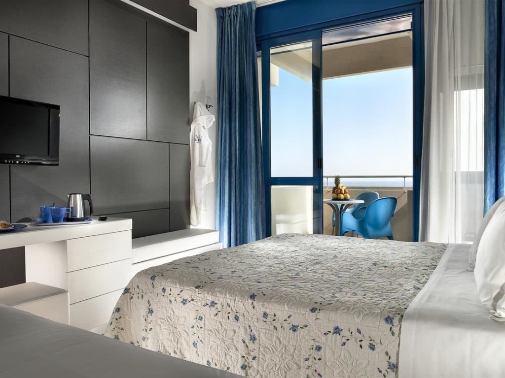 rooms-mar-adriatico-frontal-sea-view-with-balcony
