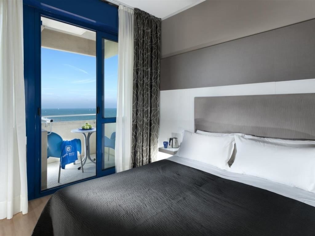 rooms-mar-adriatico-frontal-sea-view-with-balcony