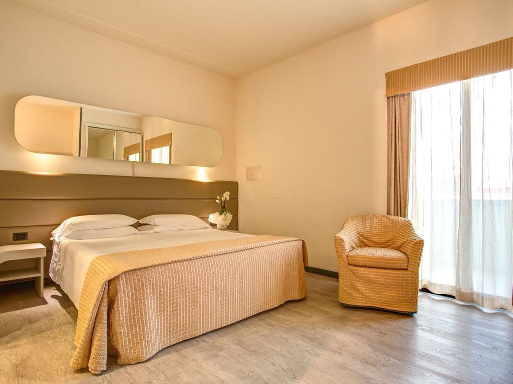 rooms-classic-room--with-balcony