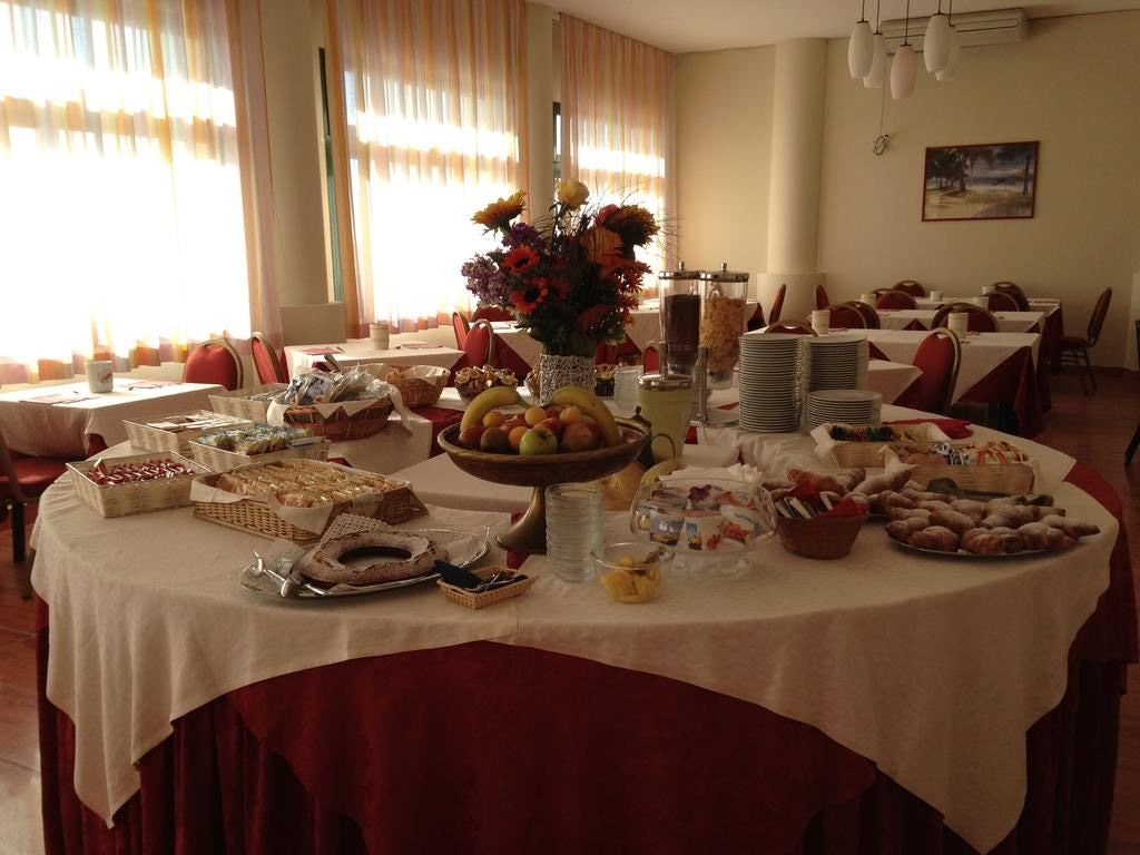 restaurants-restaurant