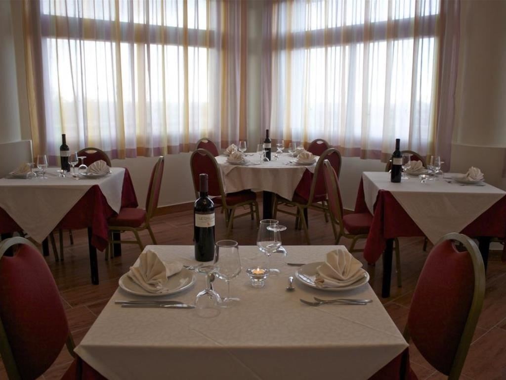 restaurants-restaurant