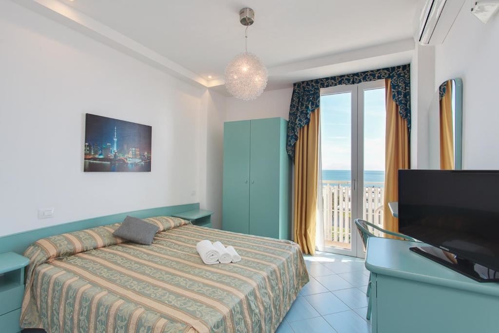 rooms-standard-room-frontal-sea-view