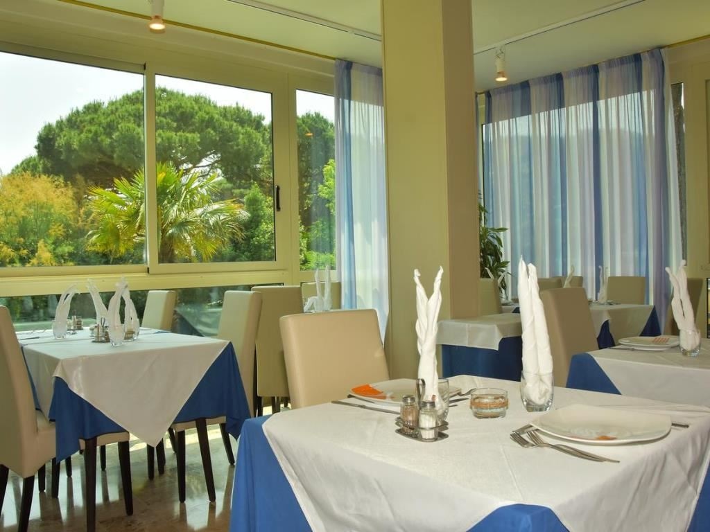 restaurants-restaurant