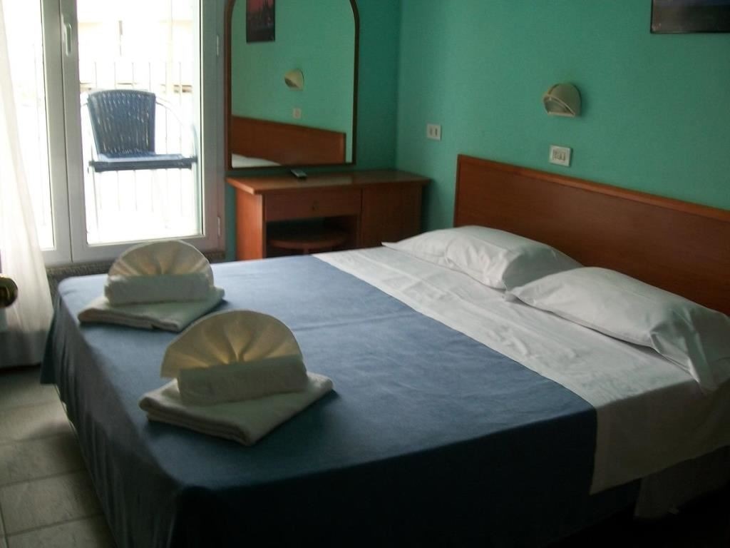 rooms-standard-room-with-balcony