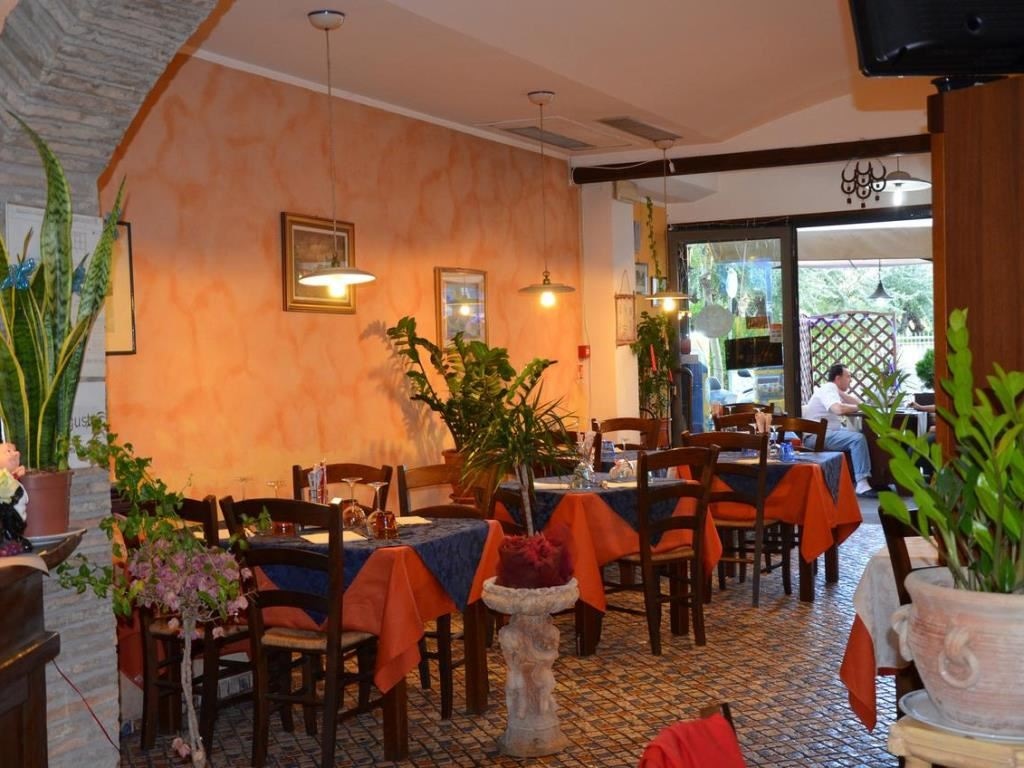 restaurants-restaurant