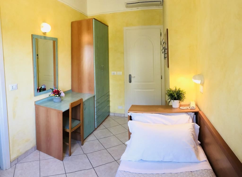 rooms-single-standard-room-with-balcony