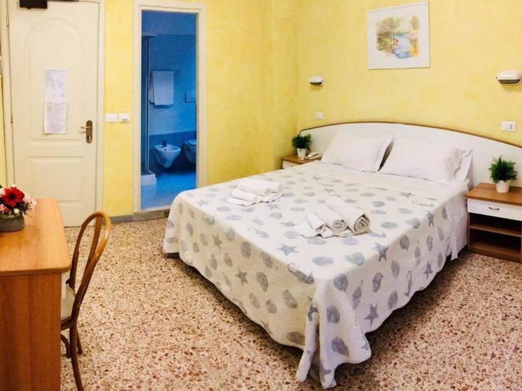 rooms-standard--room-with-balcony