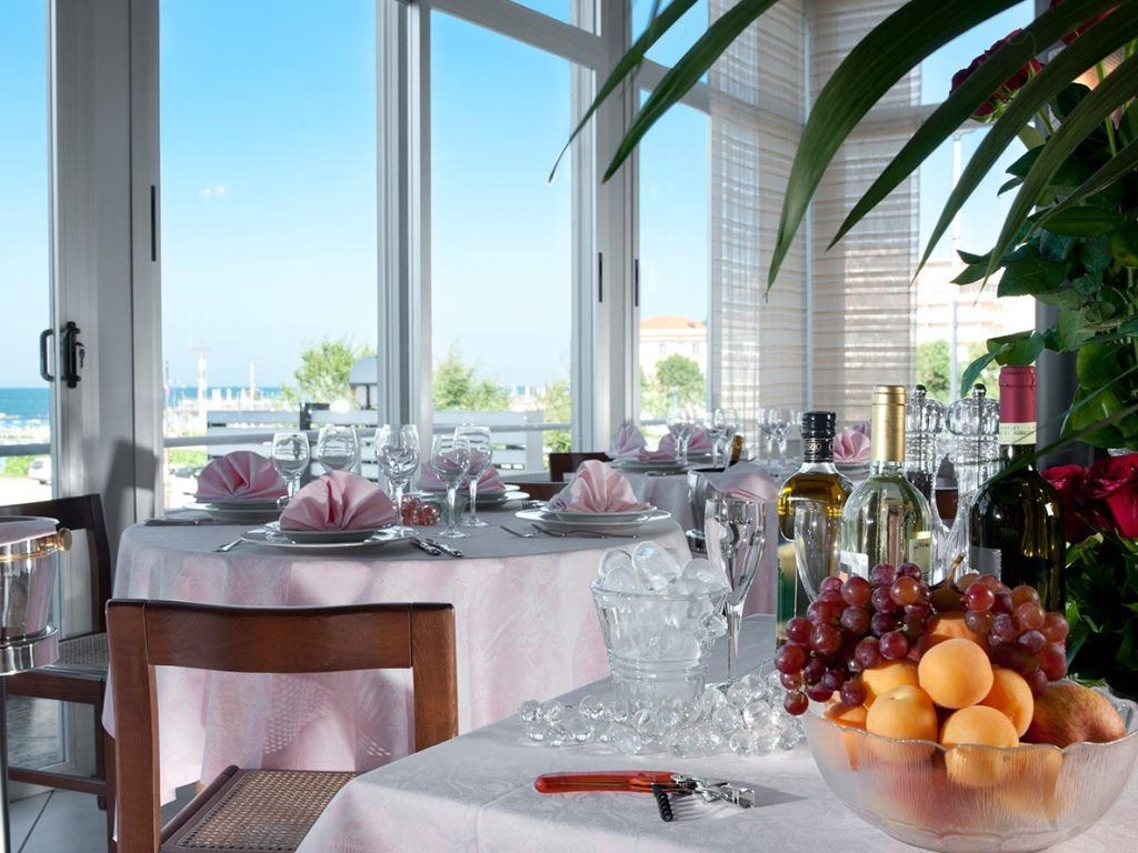 restaurants-restaurant